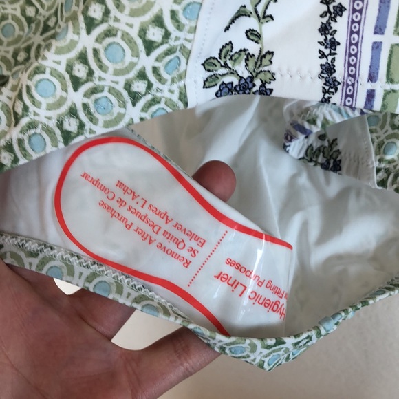 TORY BURCH
Lipsi printed underwired swimsuit - Picture 8 of 13